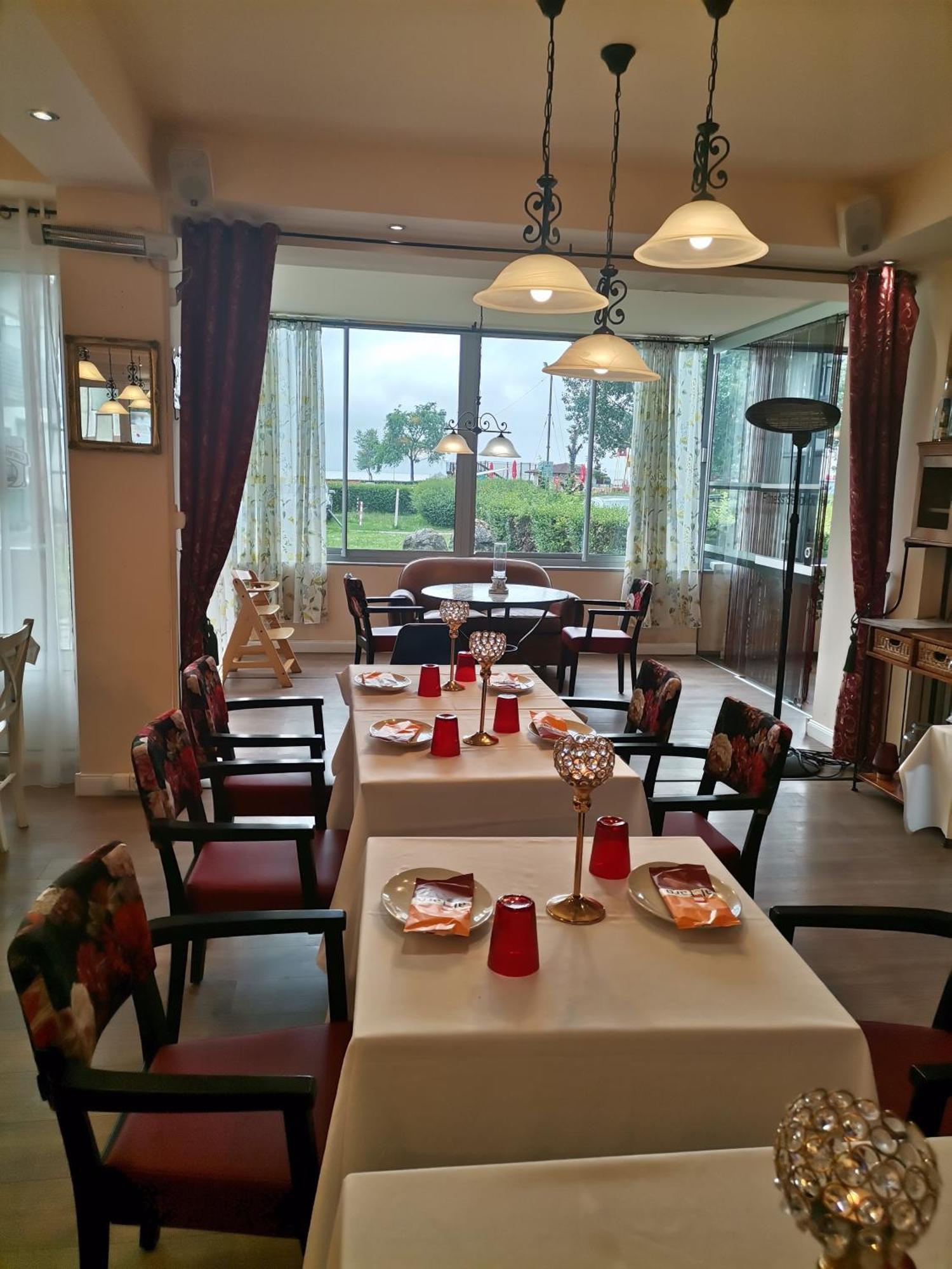 Hotel Al Faro Lodge Am See Podersdorf am See Exterior photo